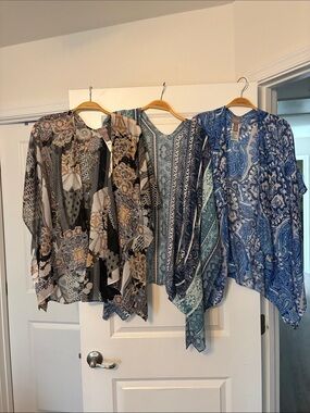 Chico's Black, Cream & Tan Paisley Floral Lightweight Tunic. Ruanas